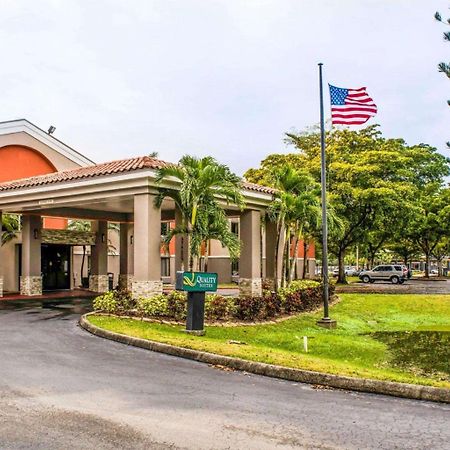 Quality Suites Fort Myers Airport I-75 Extérieur photo