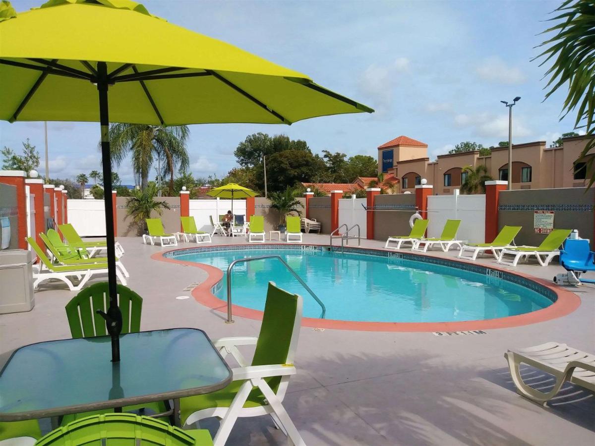 Quality Suites Fort Myers Airport I-75 Extérieur photo