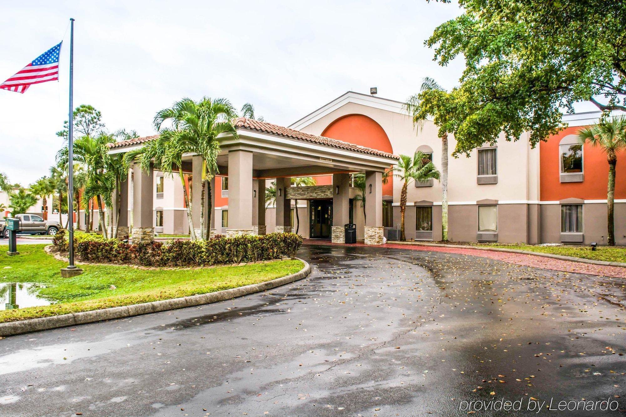 Quality Suites Fort Myers Airport I-75 Extérieur photo