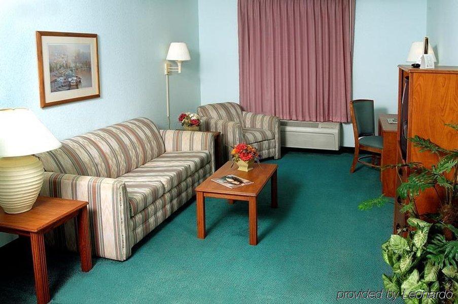 Quality Suites Fort Myers Airport I-75 Extérieur photo