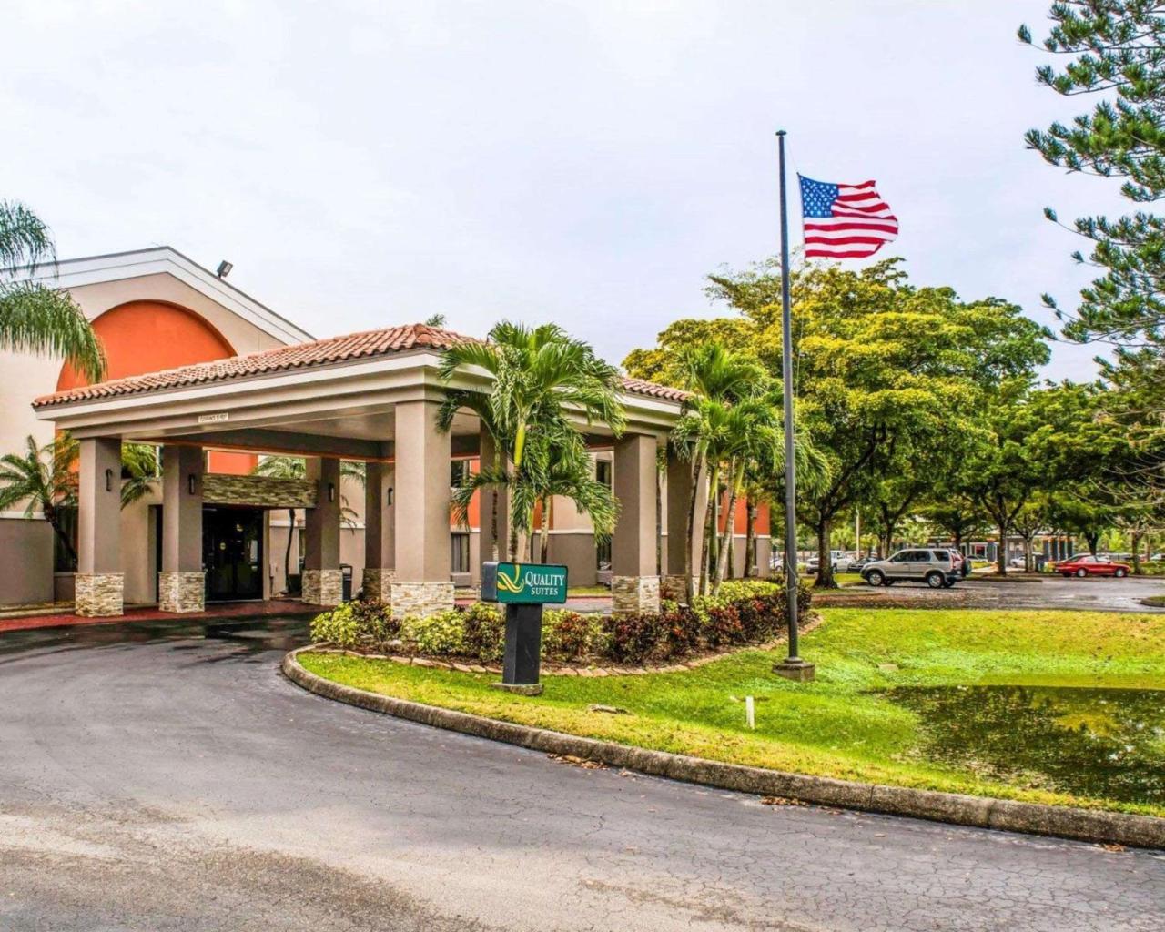 Quality Suites Fort Myers Airport I-75 Extérieur photo