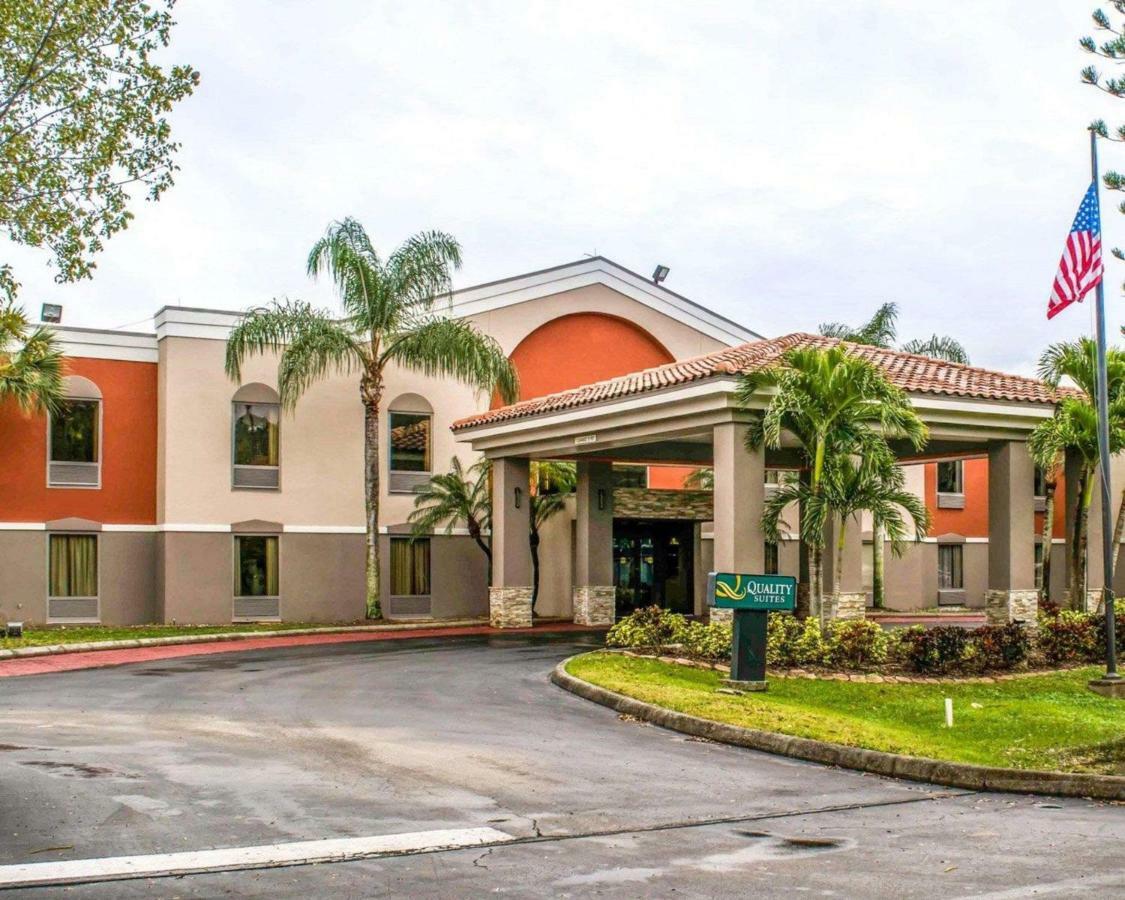 Quality Suites Fort Myers Airport I-75 Extérieur photo